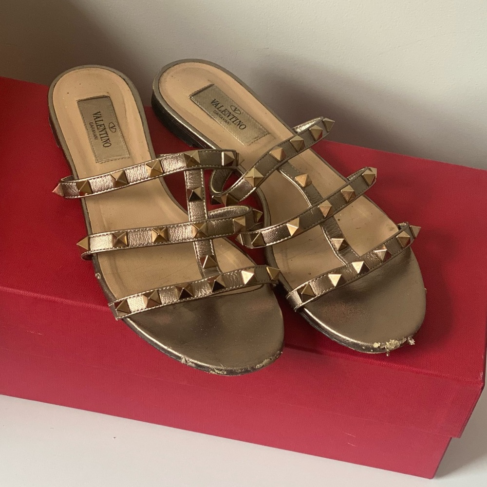 Valentino Garavani
Rockstud Caged Flat Slide Sandals